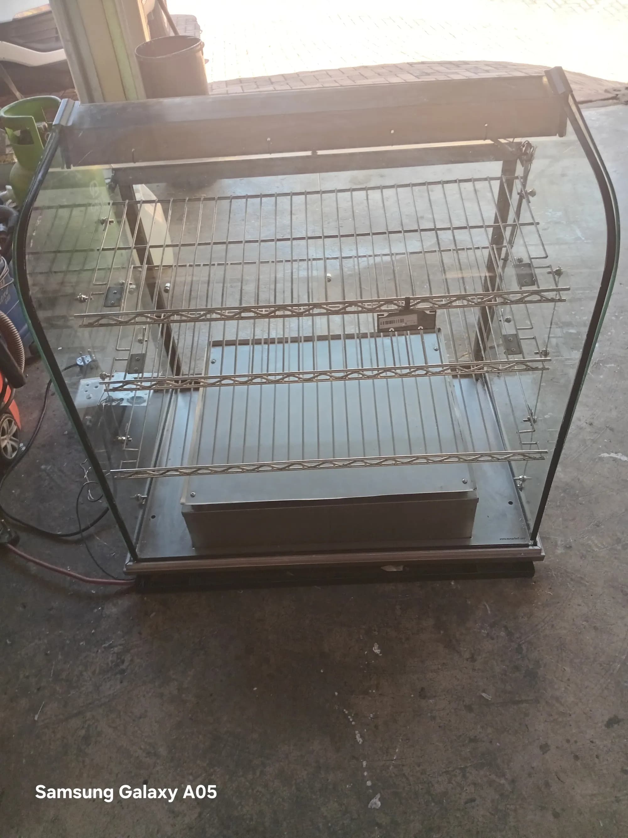 Warmer with 3 shelves adn light R2000  0780304044