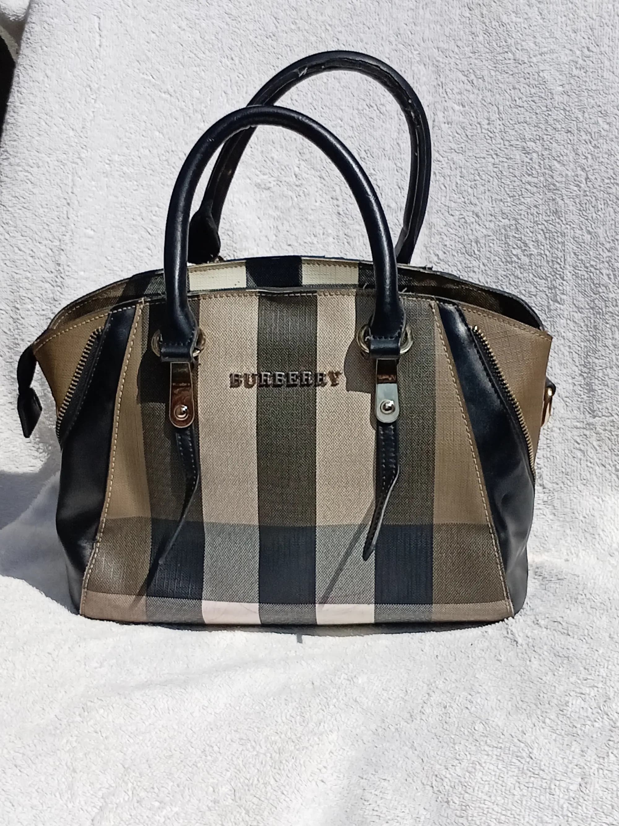 Second hand Burberry hand bag